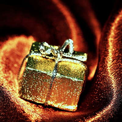 Present PFP 4 - Free profile picture